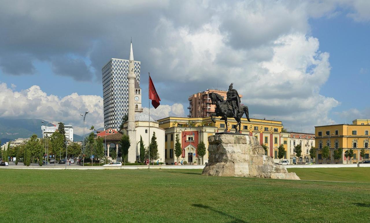 Hotel Pik Loti Tirana Exteriér fotografie